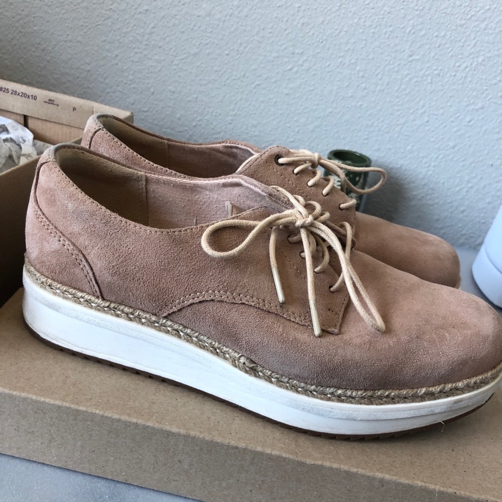 Clark’s sz 6 Padmora Shoes in box! Only worn once!